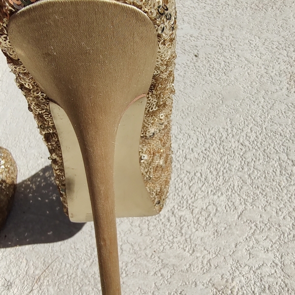 Steve Madden Gold Sequin platform heels - Picture 10 of 16